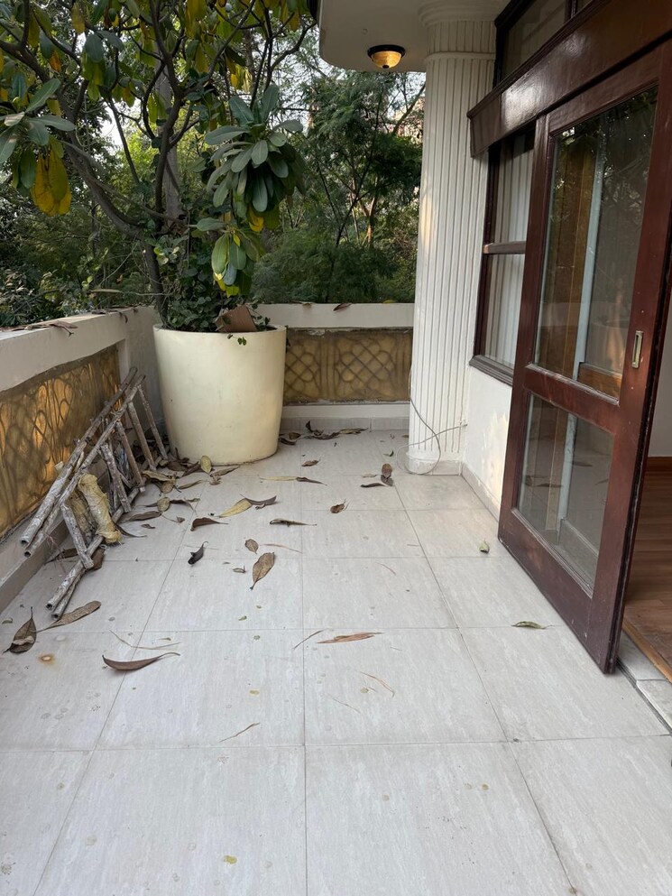 Balcony, greater kailash ii 4 Bedroom 600 Sq.Yd. Builder Floor In Greater Kailash ii Delhi 9473243