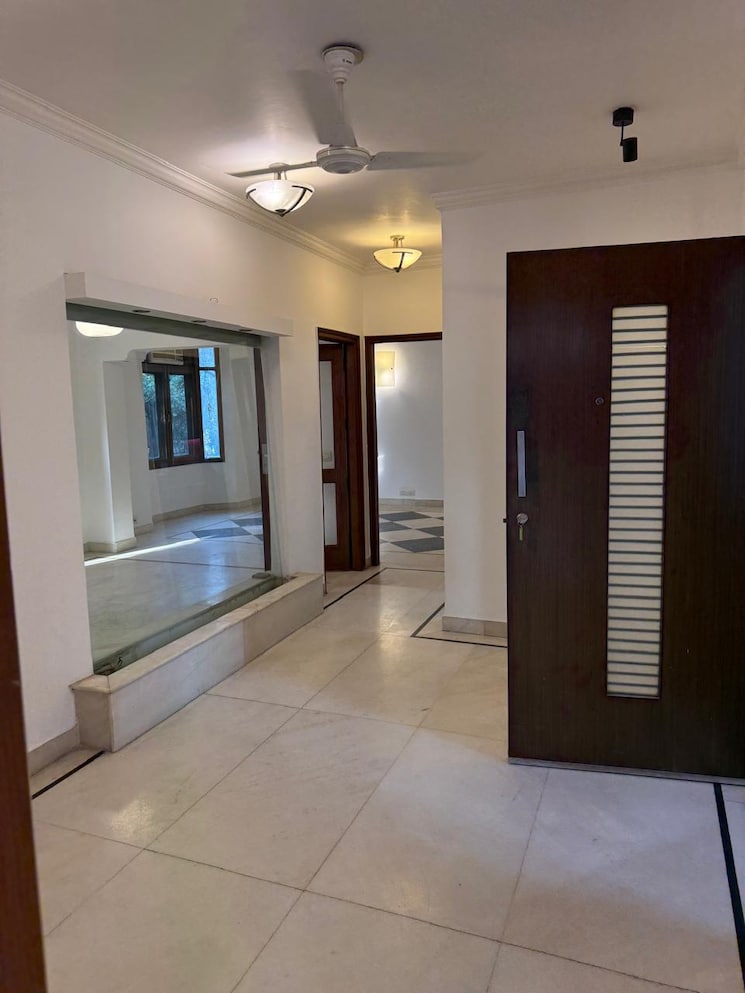 Room, greater kailash ii 4 Bedroom 600 Sq.Yd. Builder Floor In Greater Kailash ii Delhi 9473243