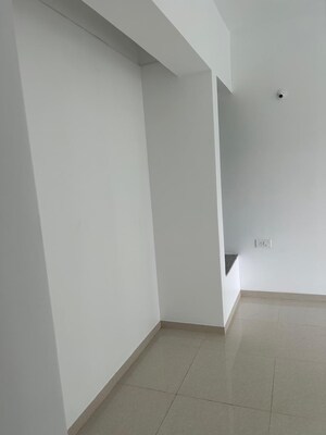 Room in 2 BHK Apartment at Kalpataru Immensa, Kolshet Road – for Sale