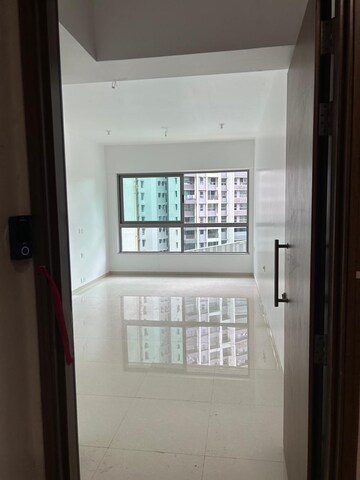 2 BHK Apartment For Sale in Kalpataru Immensa, Kolshet Road