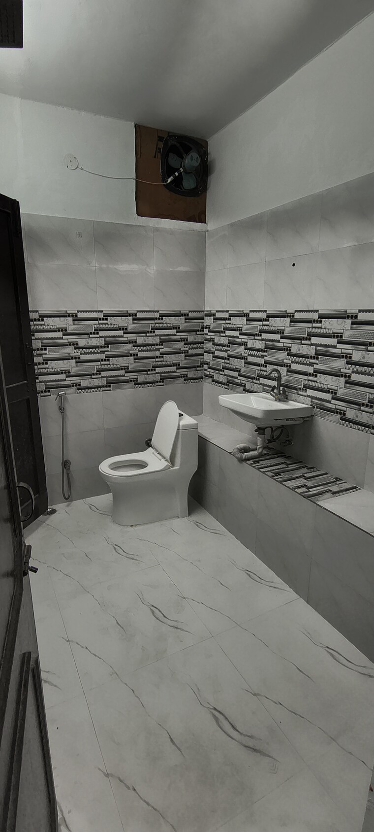 Bathroom, khirki extension 2 Bedroom 900 Sq.Ft. Builder Floor In Khirki Extension Delhi 9473250