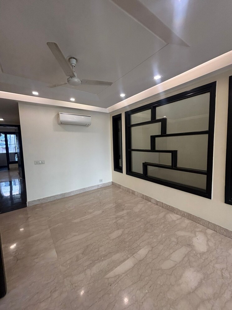 Room, greater kailash i 3 Bedroom 250 Sq.Yd. Builder Floor In Greater Kailash I Delhi 9473248