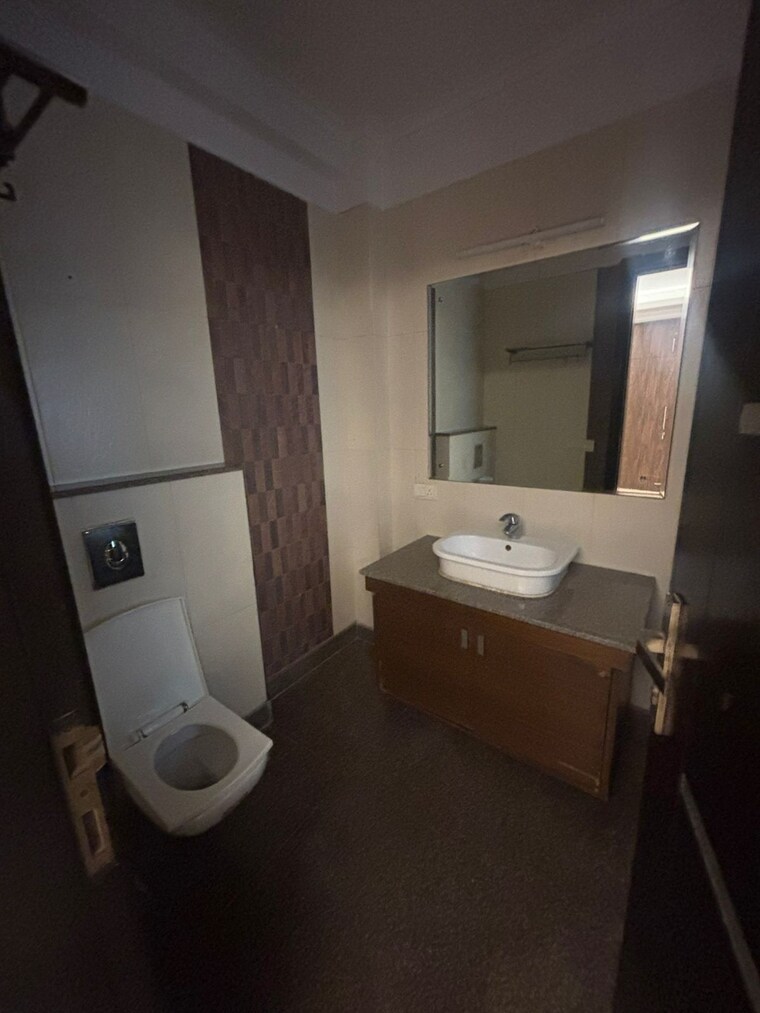 Bathroom, greater kailash i 3 Bedroom 250 Sq.Yd. Builder Floor In Greater Kailash I Delhi 9473248