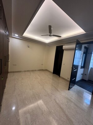 Room in 3 BHK Builder Floor at Greater Kailash I – for Rent