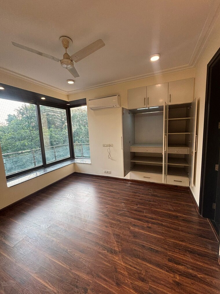 Room, greater kailash i 3 Bedroom 250 Sq.Yd. Builder Floor In Greater Kailash I Delhi 9473248