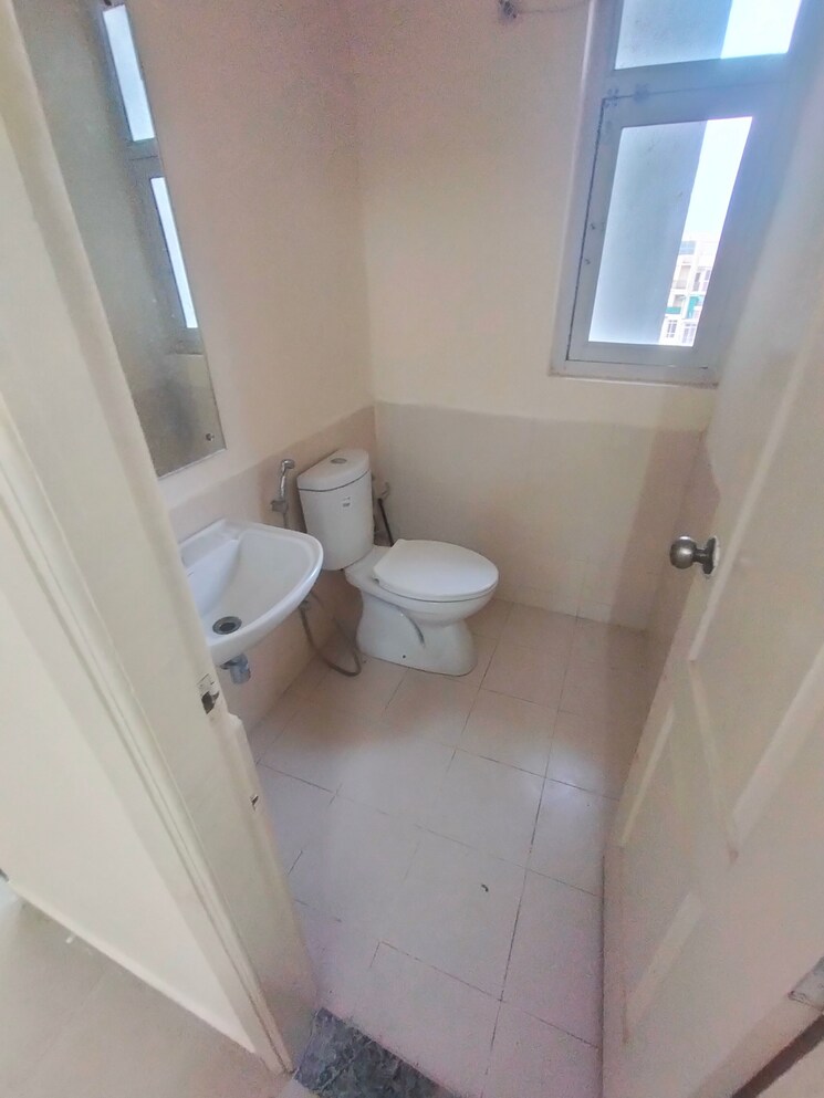 Bathroom, sushant golf city 3.5 Bedroom 2200 Sq.Ft. Apartment In Sushant Golf City Lucknow 9473251