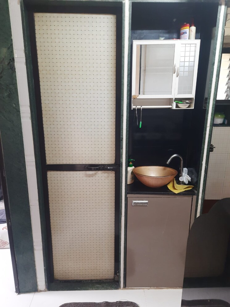 Bathroom, kandivali west 1 Bedroom 225 Sq.Ft. Apartment In Kandivali West Mumbai 9473262