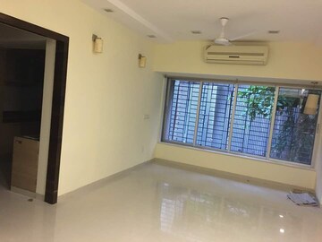 Room in 3 BHK Apartment at Juhu – for Rent