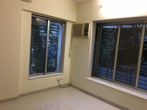 Room in 3 BHK Apartment at Juhu – for Rent