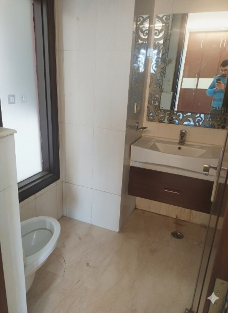 Attached Bathroom, greater kailash ii 4 Bedroom 3000 Sq.Ft. Builder Floor In Greater Kailash ii Delhi 9473310