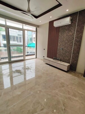 Master Bedroom in 4 BHK Builder Floor at Greater Kailash I – for Rent