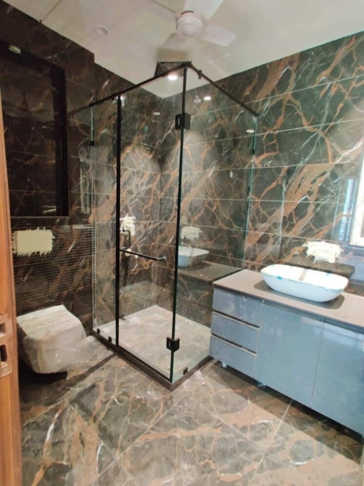 Attached Bathroom, greater kailash i 4 Bedroom 4500 Sq.Ft. Builder Floor In Greater Kailash I Delhi 9473316