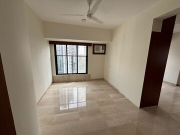Room in 5 BHK Apartment at Chaitanya Tower, Prabhadevi – for Rent