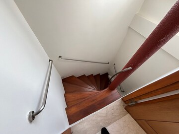 Furnished Amenities in 5 BHK Apartment at Chaitanya Tower, Prabhadevi – for Rent