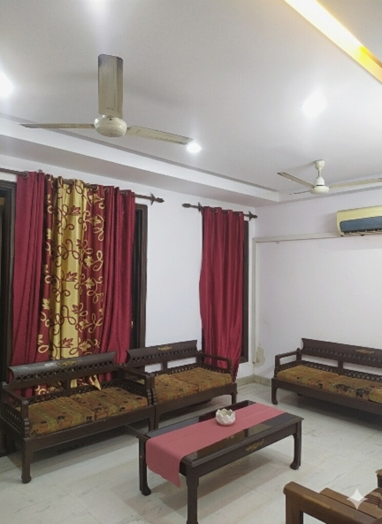 Living Room, kailash colony 3 Bedroom 1700 Sq.Ft. Builder Floor In Kailash Colony Delhi 9473340