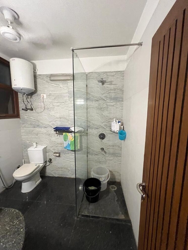 Attached Bathroom, kailash colony 3 Bedroom 1700 Sq.Ft. Builder Floor In Kailash Colony Delhi 9473340