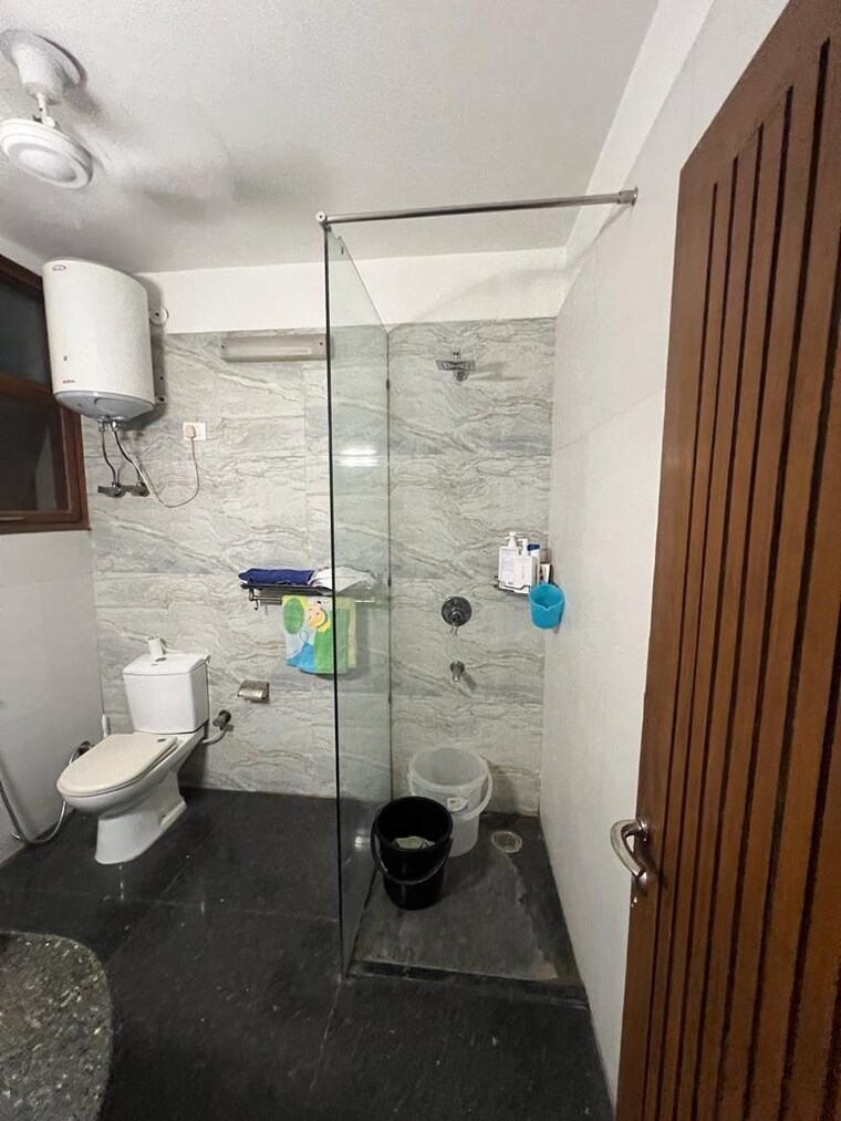 Attached Bathroom, kailash colony 3 Bedroom 1700 Sq.Ft. Builder Floor In Kailash Colony Delhi 9473340