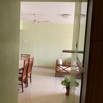 Room in 2.5 BHK Apartment at Mahindra Splendour, Gkw Colony – for Rent