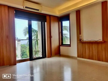 Room in 3 BHK Apartment at Kolte Patil K52, Khar West – for Rent