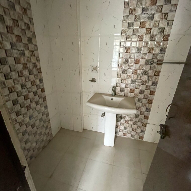 Bathroom, sector 21b 3 Bedroom 500 Sq.Yd. Builder Floor In Sector 21b Faridabad 9473358