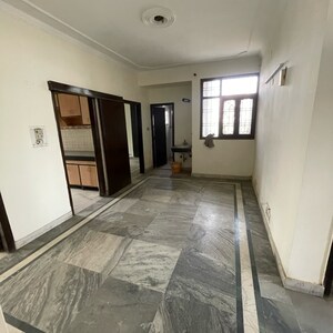 Room in 3 BHK Builder Floor at Sector 21b – for Rent