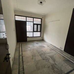 Room in 3 BHK Builder Floor at Sector 21b – for Rent