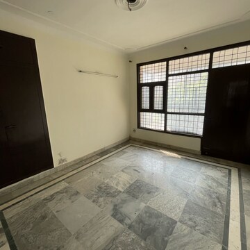 Room in 3 BHK Builder Floor at Sector 21b – for Rent