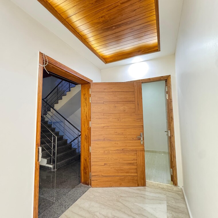 Room, sector 21c 3 Bedroom 350 Sq.Yd. Builder Floor In Sector 21c Faridabad 9473362