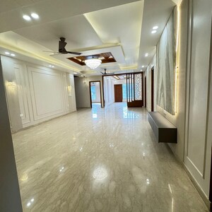 Room in 3 BHK Builder Floor at Sector 21c – for Rent