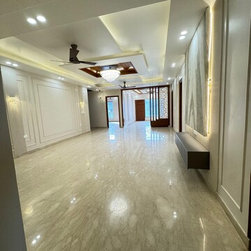 Room in 3 BHK Builder Floor at Sector 21c – for Rent