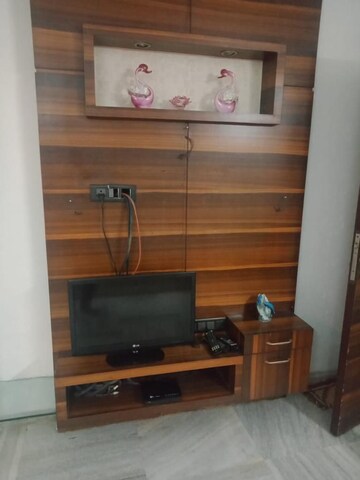 Furnished Amenities in 3 BHK Apartment at Juhu Abhishek Chs Ltd, Andheri West – for Rent