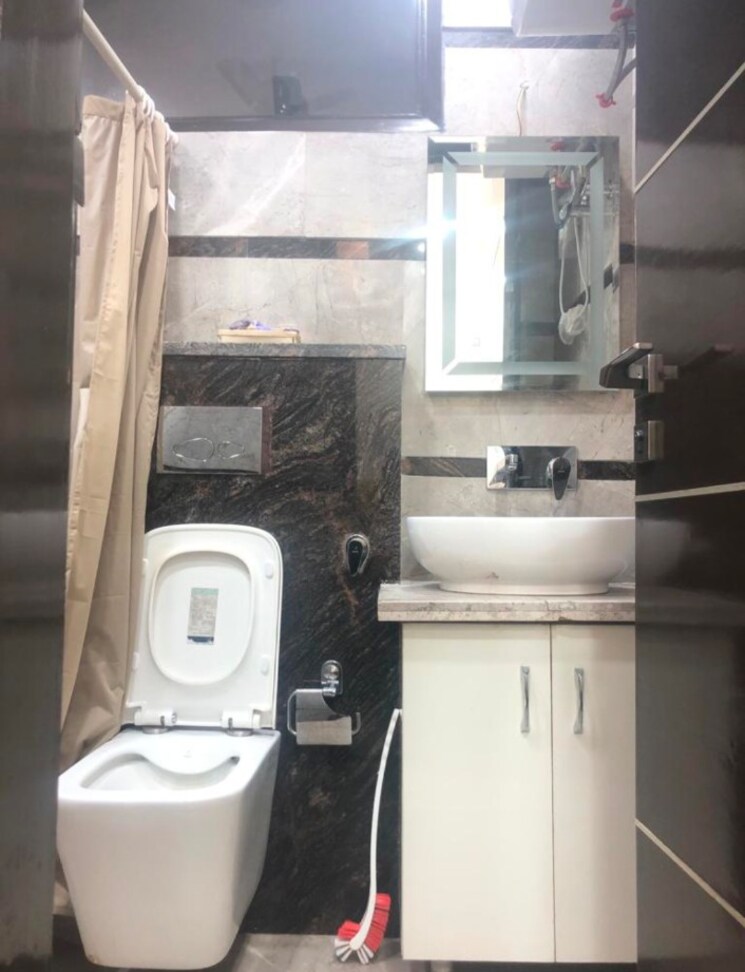 Bathroom, east of kailash 2.5 Bedroom 900 Sq.Ft. Builder Floor In East Of Kailash Delhi 9473378