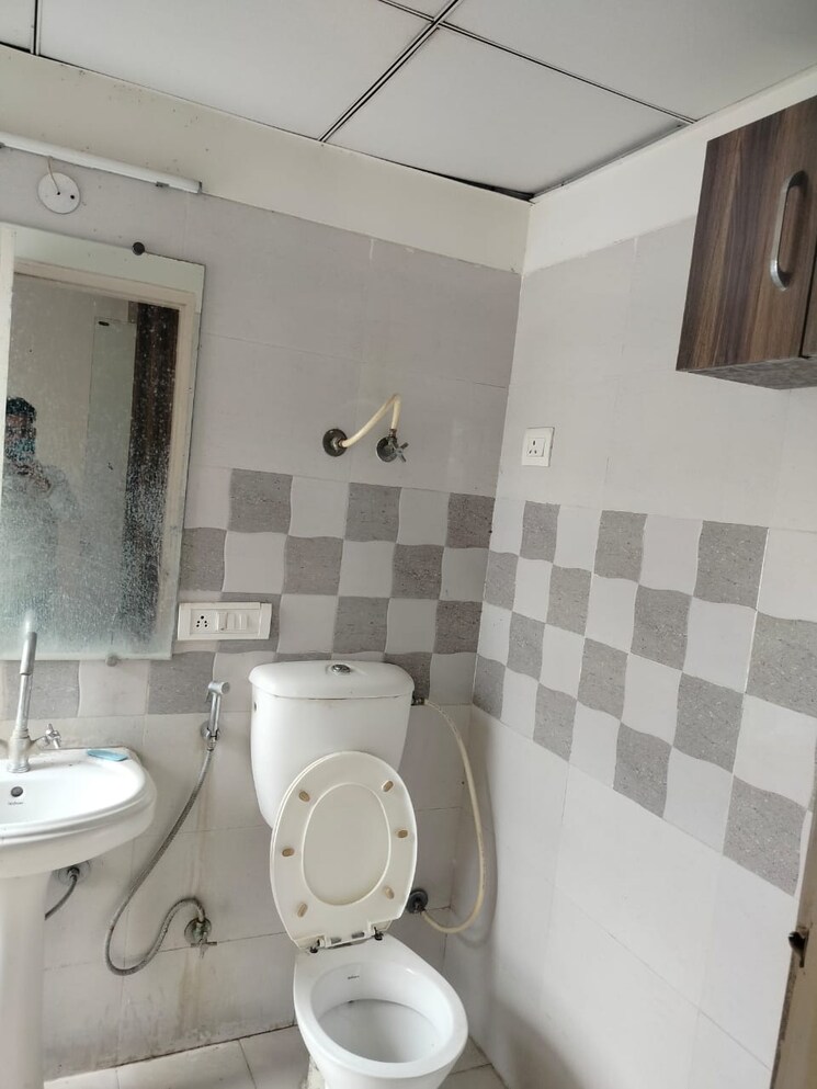 Bathroom, gaur-atulyam 3 Bedroom 742 Sq.Ft. Apartment In Omicron I Greater Noida Greater Noida 9473395