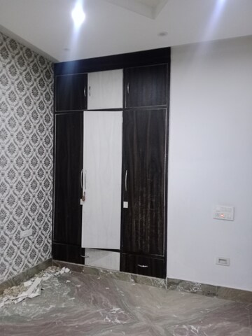 Room in 3.5 BHK Builder Floor at Ansals Sushant City – for Rent