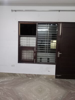 Room in 3.5 BHK Builder Floor at Ansals Sushant City – for Rent