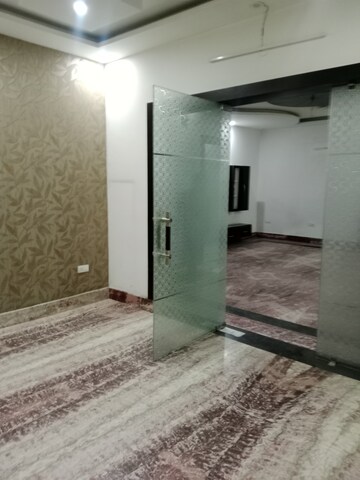 Room in 3.5 BHK Builder Floor at Ansals Sushant City – for Rent