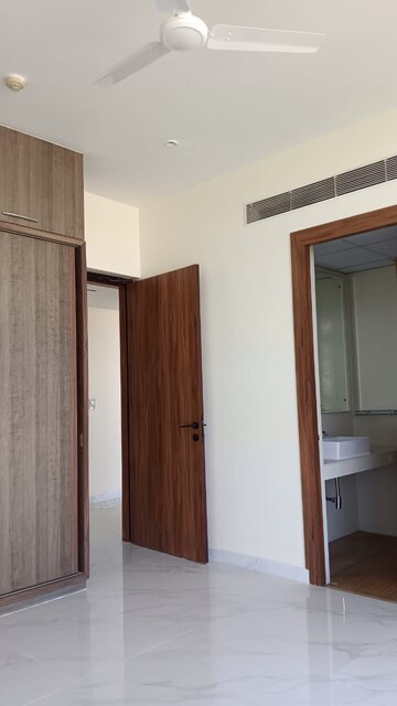 Room in 4 BHK Apartment at Lodha Bellezza Sky Villas, Kukatpally – for Rent