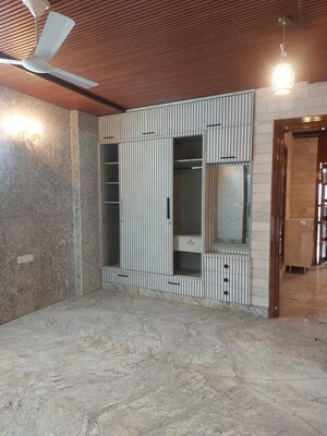 Room in 3 BHK Builder Floor at Jangpura – for Rent