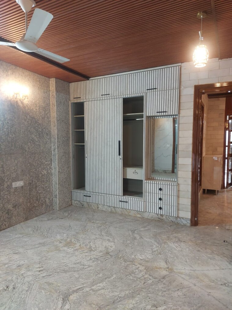 Room, jangpura 3 Bedroom 200 Sq.Yd. Builder Floor In Jangpura Delhi 9473433