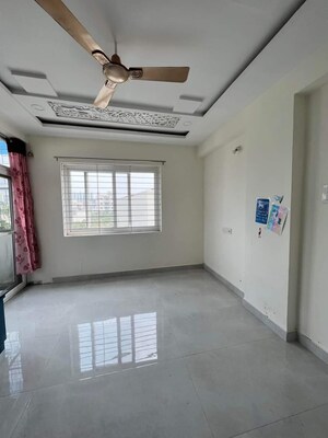 Room in 2 BHK Builder Floor at Kondapur – for Rent