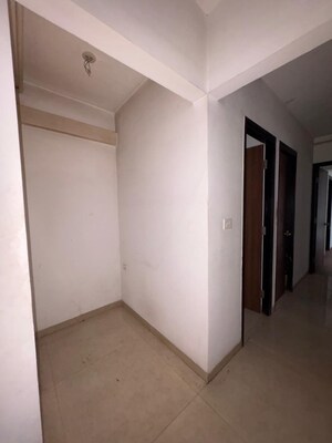 Room in 2.5 BHK Apartment at Lodha Lakeshore Greens, Dombivli East – for Rent