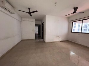 Room in 2.5 BHK Apartment at Lodha Lakeshore Greens, Dombivli East – for Rent