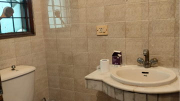 Bathroom in 1 BHK Apartment at DLF City Phase V, Dlf Phase V – for Rent