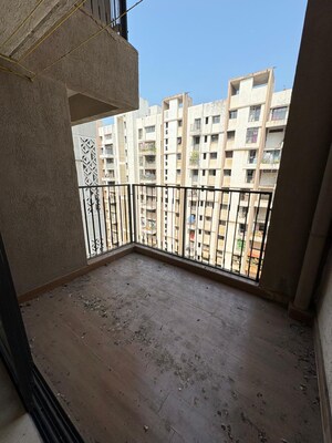 2 BHK Apartment For Sale in Lodha Lakeshore Greens, Dombivli East