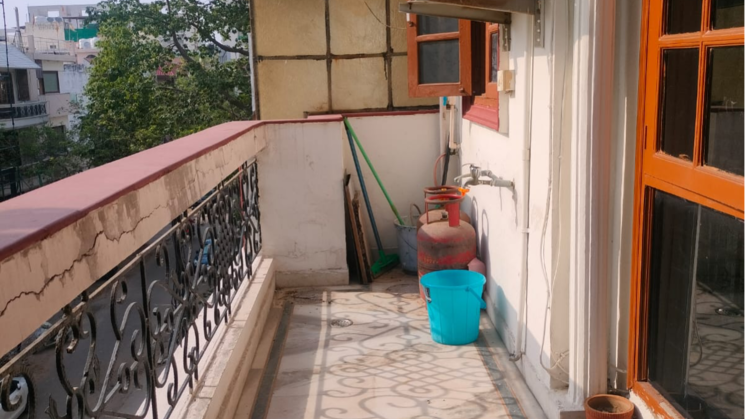 Balcony, dlf-city-phase-v 1.5 Bedroom 550 Sq.Ft. Apartment In Dlf Phase V Gurgaon 9473490