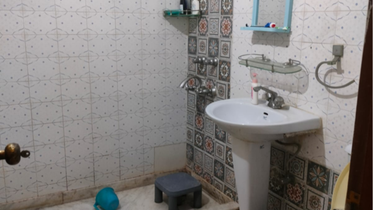 Bathroom, dlf-city-phase-v 1.5 Bedroom 550 Sq.Ft. Apartment In Dlf Phase V Gurgaon 9473494