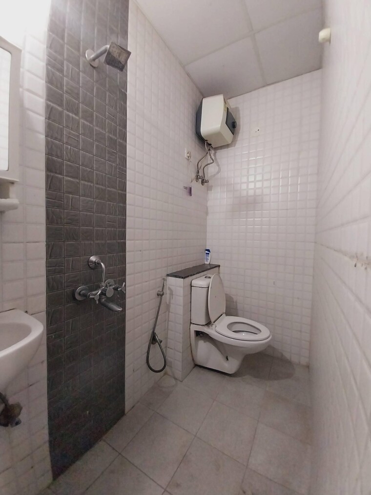 Bathroom, dlf-city-phase-v 1.5 Bedroom 550 Sq.Ft. Apartment In Dlf Phase V Gurgaon 9473494