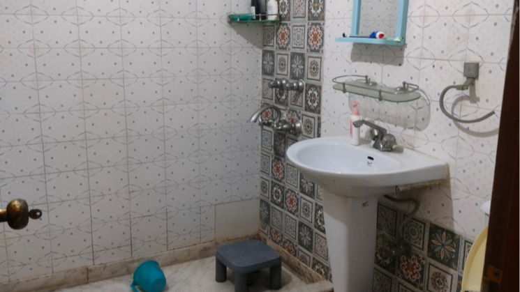 Bathroom, dlf-city-phase-v 2.5 Bedroom 1000 Sq.Ft. Apartment In Dlf Phase V Gurgaon 9473500