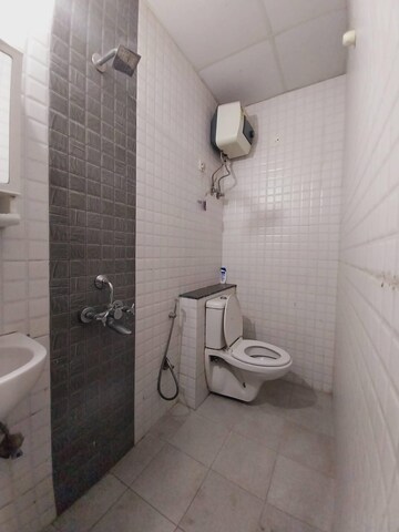 Bathroom in 3 BHK Apartment at Ardee City Palm Grove Heights, Sector 52 – for Rent