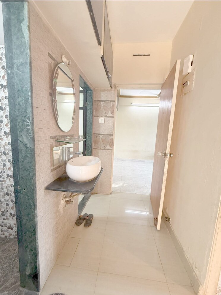 Bathroom, aashirwad-chs-kandivali-east 1 Bedroom 500 Sq.Ft. Apartment In Kandivali East Mumbai 9473513